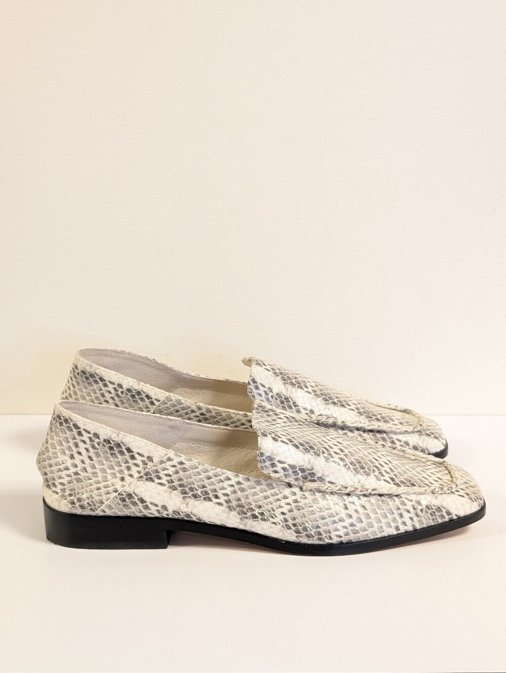 Dolce Vita Snakeskin Print Leather Loafers Flats Size 9